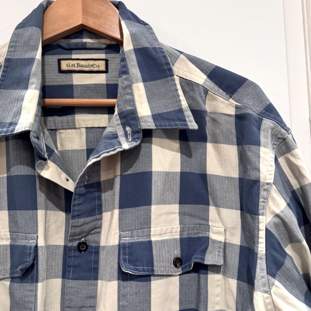 G.H. Bass & Co. 100% cotton heavyweight button down shirt. Size XL